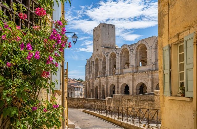 Arles, entre arenas romanas e a luz de Van Gogh