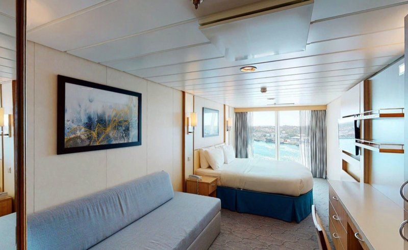 Cabine espaçosa com vista panorâmica para o mar
