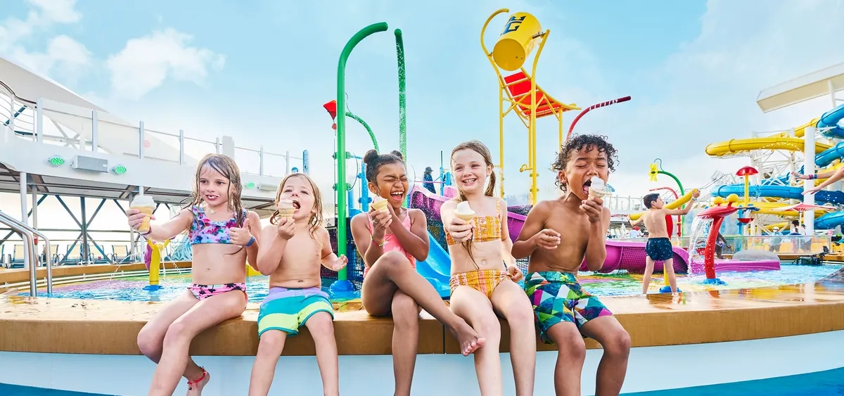 5- SPLASHAWAY BAY<br>ÁREA AQUÁTICA DIVERTIDA PARA CRIANÇAS