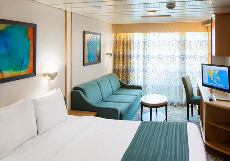 Cabine espaçosa com vista para o mar e varanda