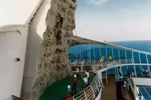 Parede de escalada em rocha