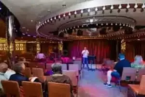 Espetáculos e animação no Spotlight Lounge
