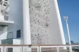 Parede de escalada em rocha