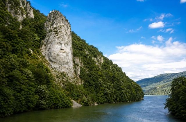 Estátua de Decébalo