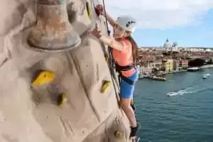 Parede de escalada em rocha