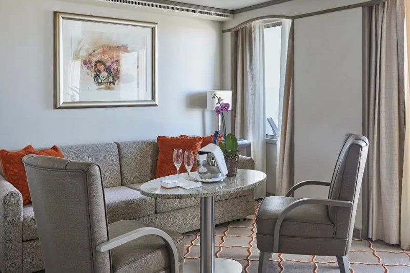 Suite Medallion