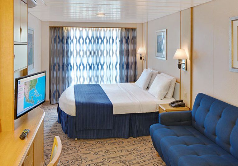 Cabine espaçosa com vista para o mar e varanda