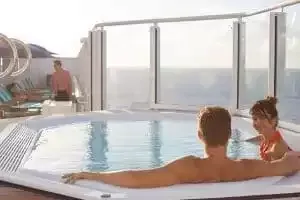 A piscina privativa do pátio