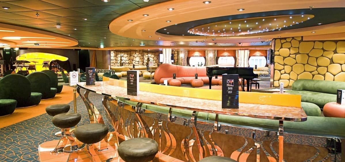 1- INSOLITO LOUNGE <br> DANÇA, COCKTAILS E SHOWS AO VIVO