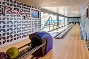 Sala de jogos arcade e bowling