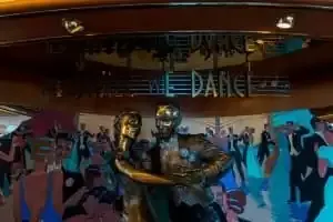 Espetáculos e animação no Shall We Dance Lounge