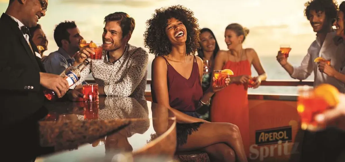 3- APEROL SPRITZ BAR <br> APERITIVO COM VISTA PARA O MAR & DOLCE VITA