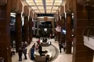 Lojas (Royal Promenade, a Via)