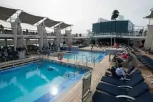 Piscinas desportiva e familiar