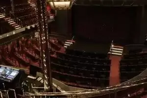 Espetáculos e animação no teatro Bel Ami