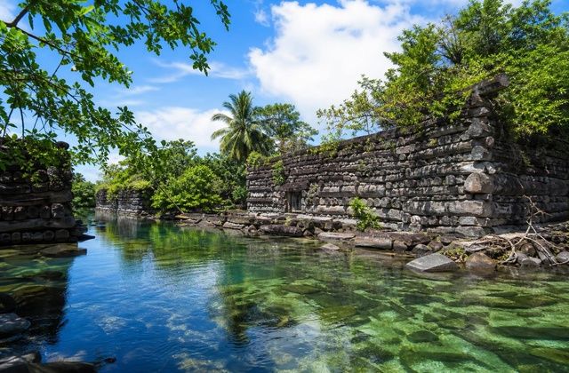 Em Pohnpei