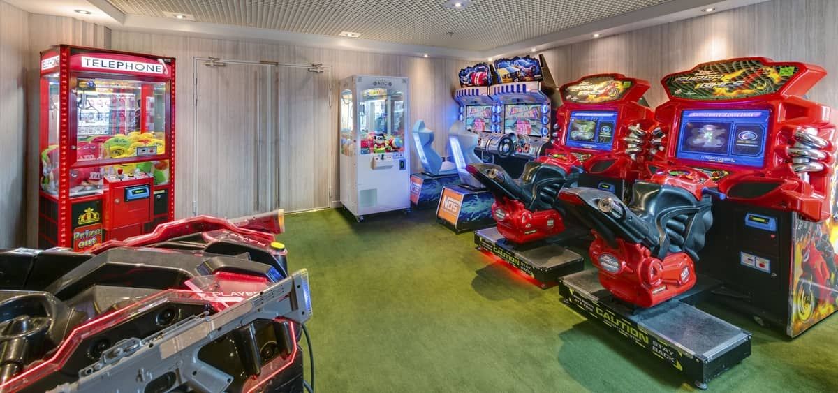 3- ARCADE DE VIDEOJOGOS<br>O ESPAÇO HIGH-TECH PARA MIÚDOS E GRAÚDOS