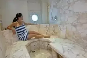 Captain Nemo Spa and Lounge