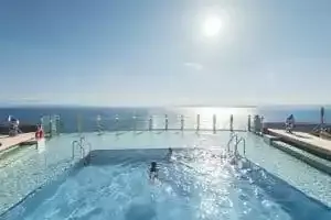 A Piscina do Jardim