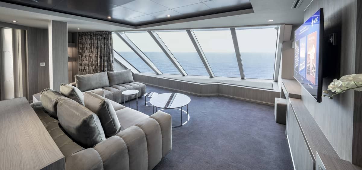 5- O MSC YACHT CLUB <br> SUÍTES ELEGANTES E SERVIÇO PERSONALIZADO