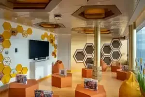 YOUNG CLUB E CLUBES TEEN