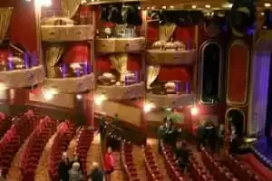 Espetáculos e animação no teatro Royal Court