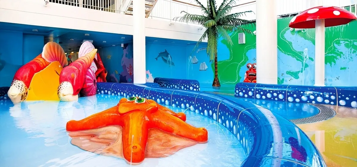 1- AQUA PARK FAMILY<br> PISCINAS E DIVERSÃO AQUÁTICA SEM PARAR