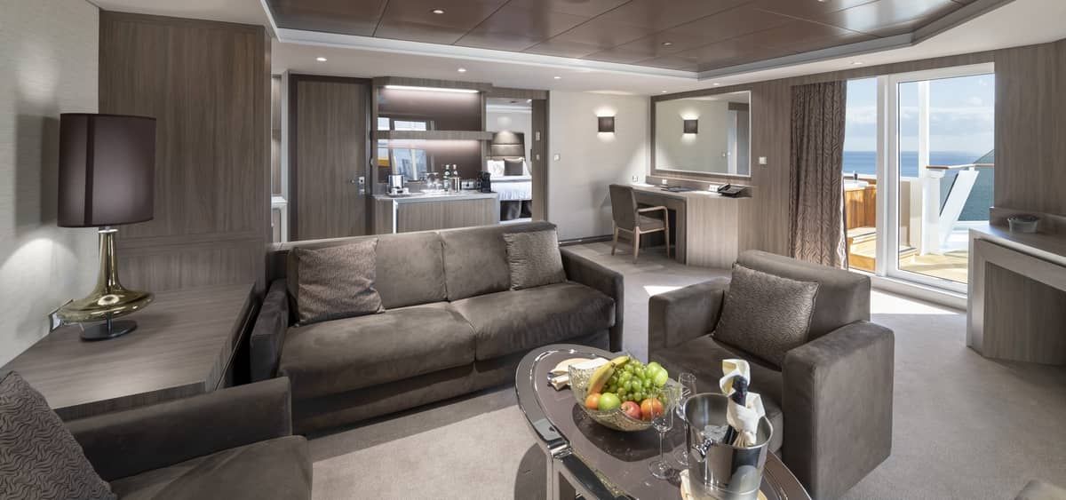 5- O MSC YACHT CLUB <br> SUÍTES PREMIUM E ESPAÇOS EXCLUSIVOS