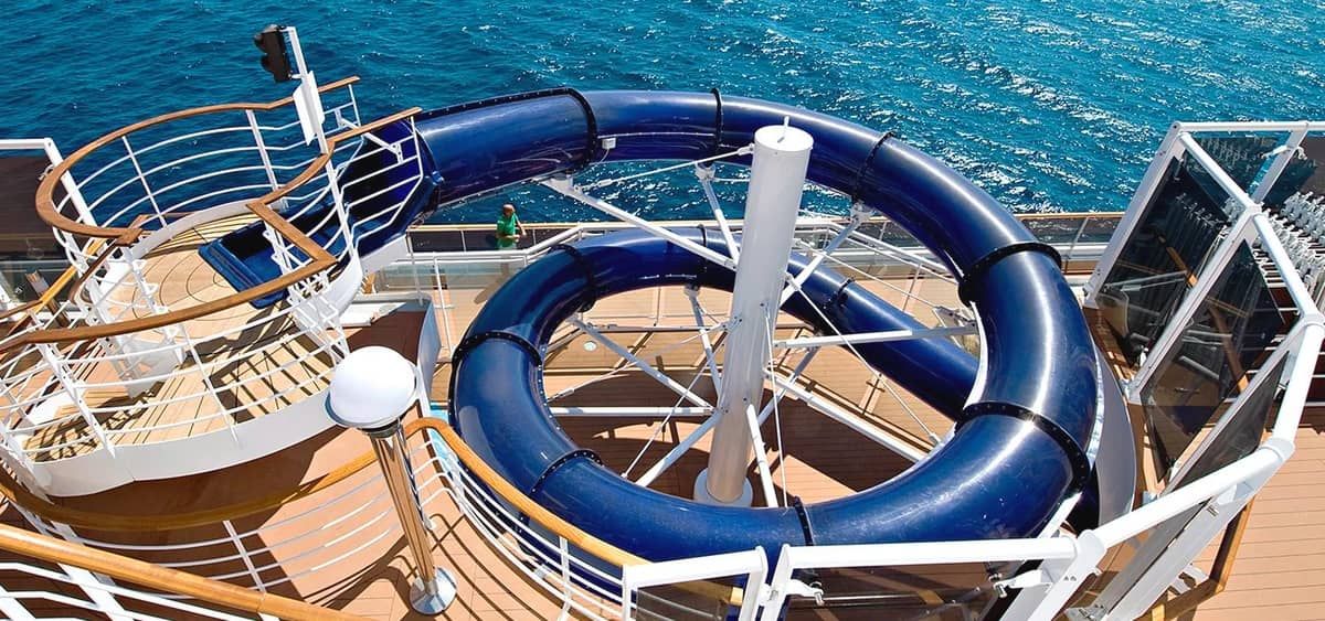 1- AQUA PARK <br> AMBIENTE FESTIVO COM 150 JATOS DE ÁGUA