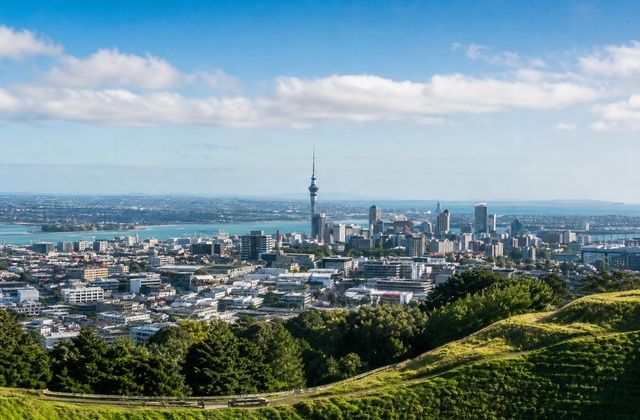 Em Auckland