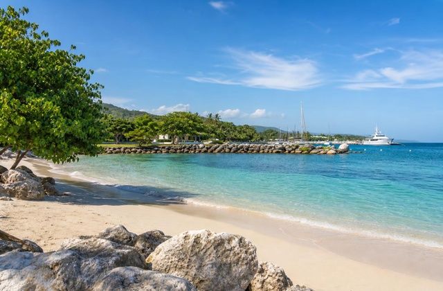 Na praia de Ocho Rios Bay