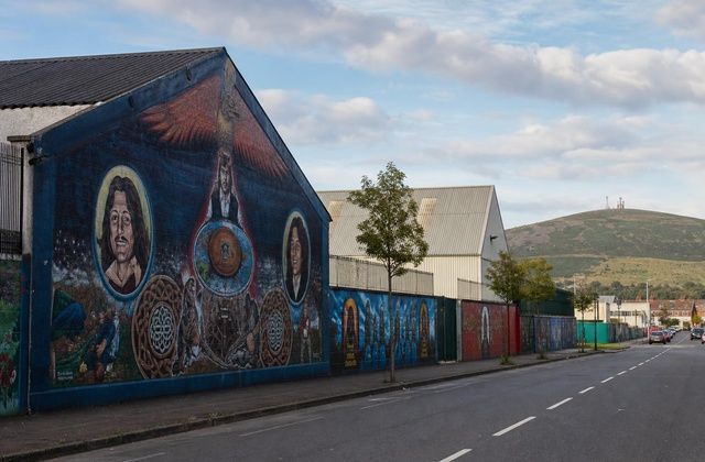 Bairros muralhados de Belfast