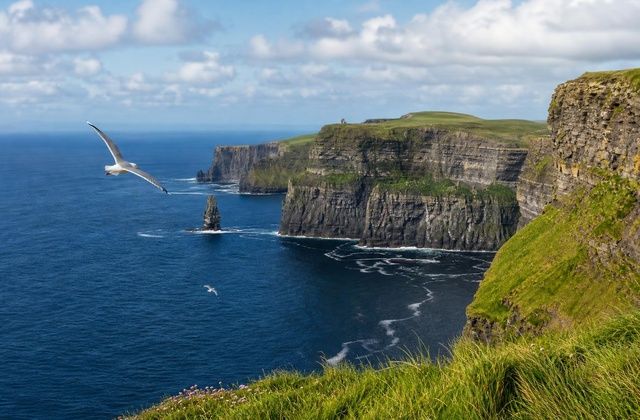 Desde as muralhas naturais das falésias de Moher