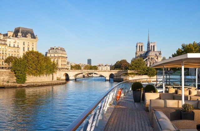 A chegada ou a partida de Paris