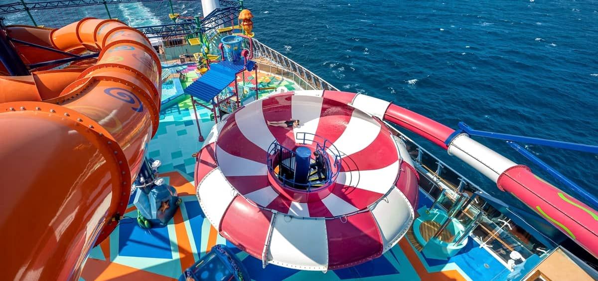 1- CORAL REEF AQUAPARK <br> O PARQUE AQUÁTICO IMERSIVO