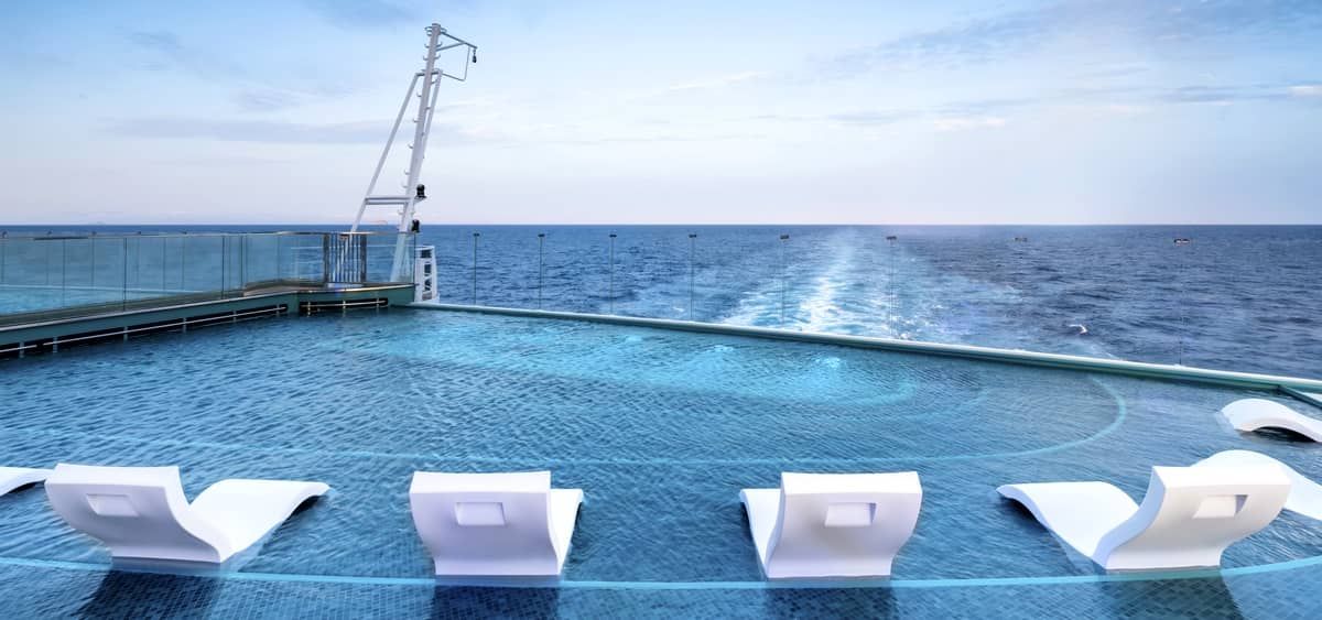 3- INFINITY POOL <br> VISTA MAR INCOMPARÁVEL A PARTIR DA POPA