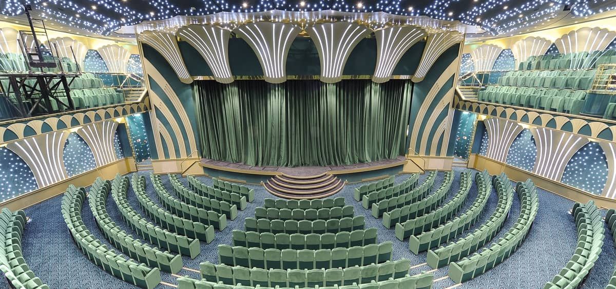3- ROYAL THEATRE <br> ESPETÁCULOS IMPRESSIONANTES A BORDO