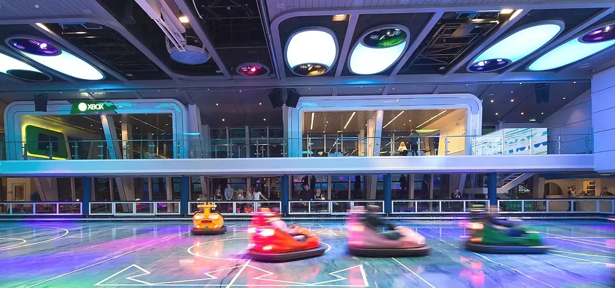 3- SEAPLEX<br>O MAIOR ESPAÇO DE ATIVIDADES INDOOR NO MAR
