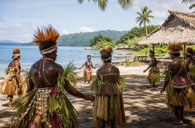 Em Alotau