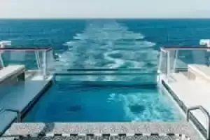 INFINITY-EDGE PLUNGE POOL