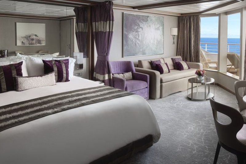 Suite Deluxe na cobertura com uma grande varanda com vista para proa