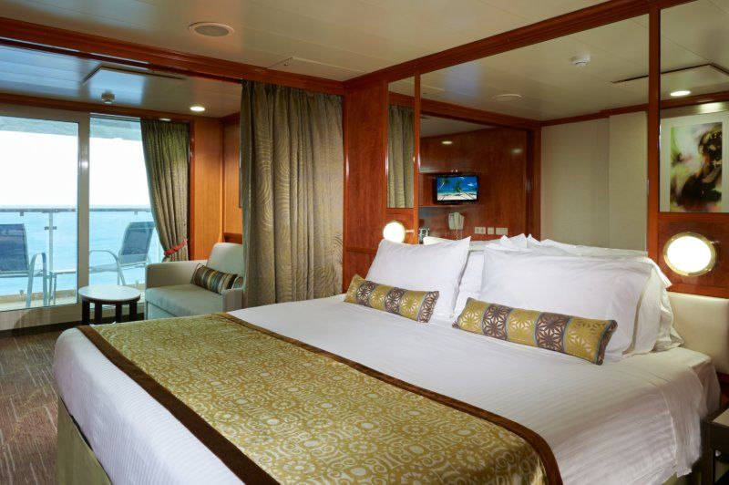 Sailaway Balcony Club Suite