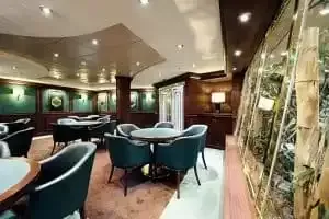  Sala de jogos de cartas