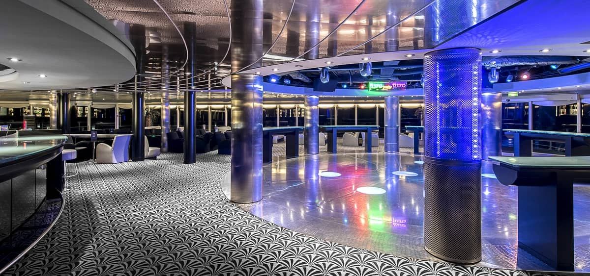 2- DISCOTECA PASHA CLUB<br>A PISTA DE DANÇA DO MSC SINFONIA