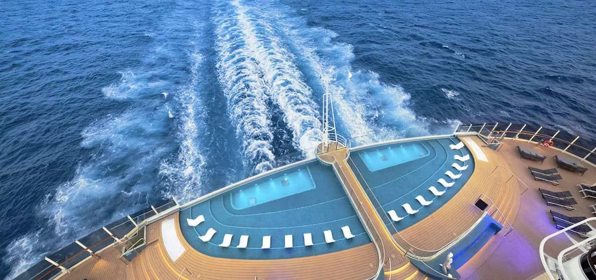 1- AFT INFINITY POOL <br> MERGULHO RUMO AO HORIZONTE