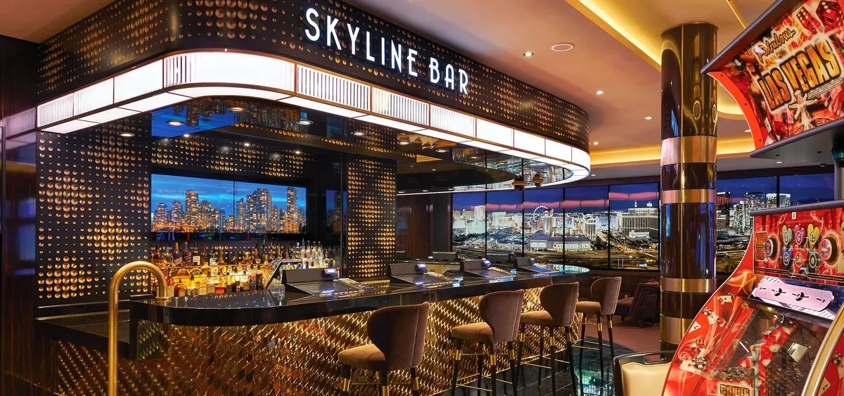 4- SKYLINE BAR<br> COCKTAILS E AMBIENTE IMERSIVO