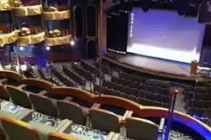 Espetáculos e animação no teatro Royal Court