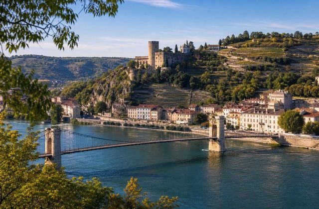 Tournon-sur-Rhône e o encanto das duas margens