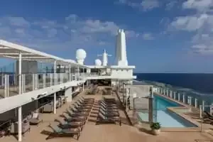 POOL DECK (DECK DA PISCINA)