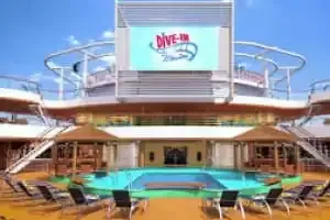 Cinema junto à piscina
